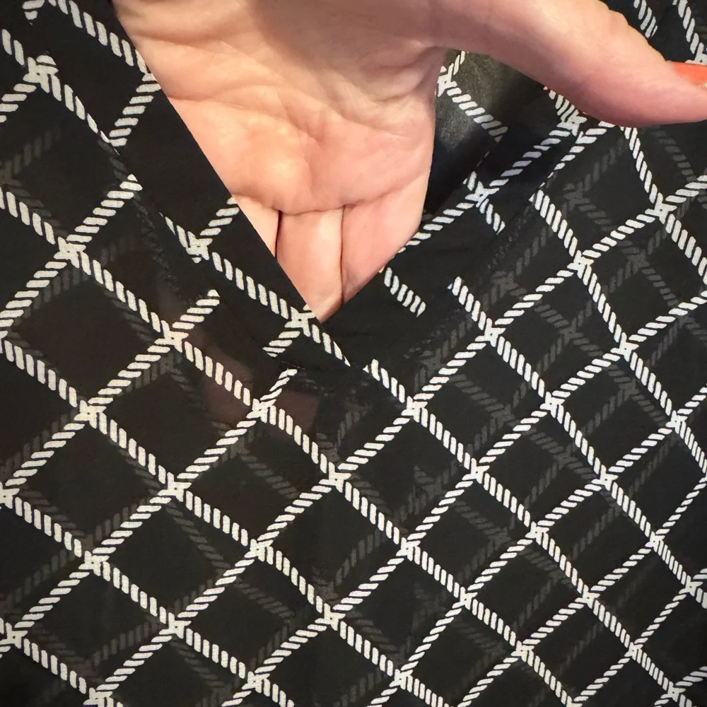 Old Navy Black/White V-Neck Blouse  XLARGE   #X - Picture 2 of 7